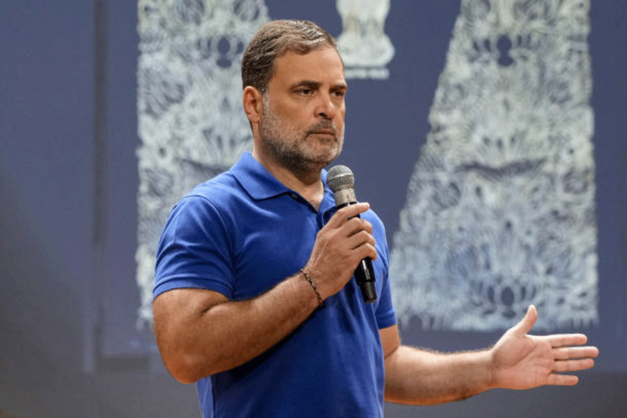 Rahul Gandhi's Delhi-Lucknow flight makes go-around due to rain, low pressure