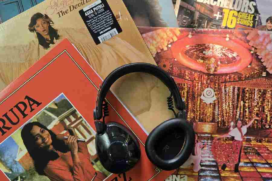 Skullcandy Aviator 900 ANC Review Praises Battery and Features