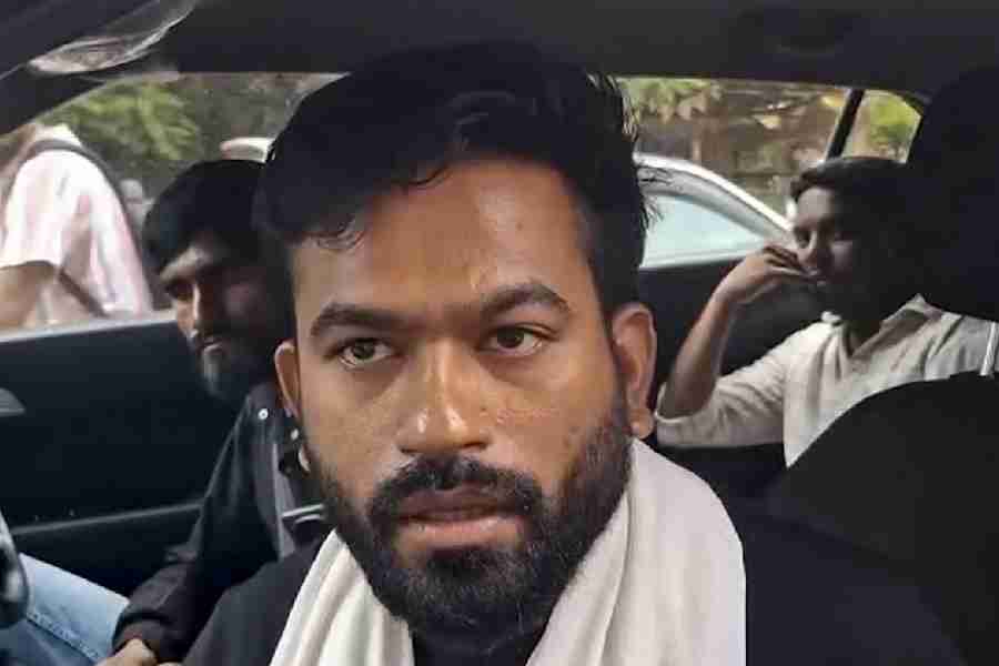 Abhijeet Dipke Heckled During Visit to Balaghat Tribal Families