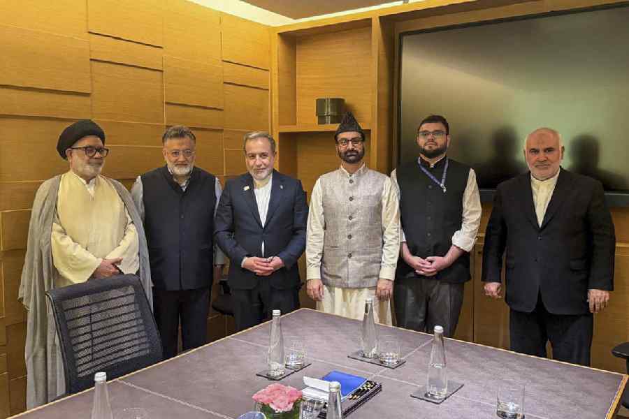Mirwaiz Meets Iran Leaders, Signalling Possible Government Thaw
