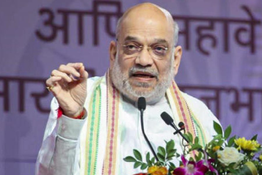 Amit Shah Calls Hindi Link Language, Denies Regional Imposition
