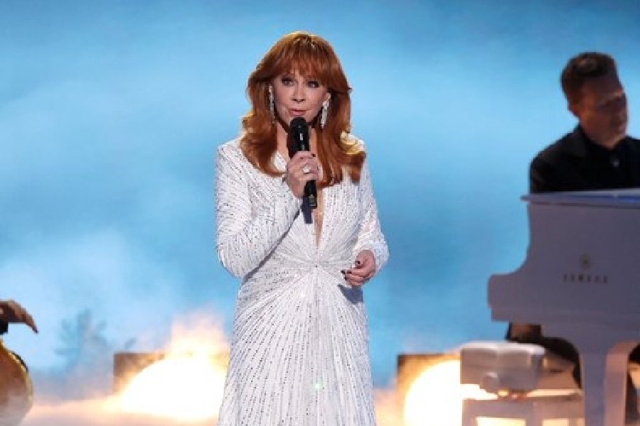 Sally Field and Reba McEntire Honor Dolly Parton at Emmys