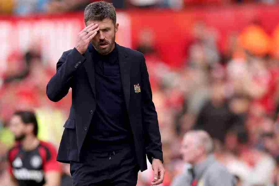 Carrick Urges Manchester United To Move On After Derby Defeat