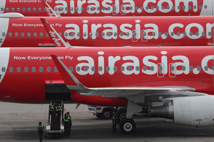 Malaysia Weighs AirAsia Contingency Plans Amid Financial Strains
