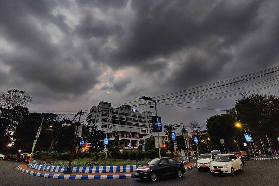 Rain Keeps Kolkata Wet as Orange Alert Warns of Downpours