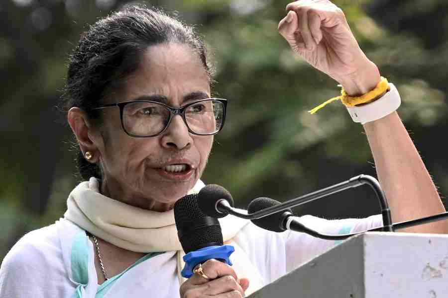 Rahul Gandhi Mamata Banerjee Loses Symbol Party Name Gains Congress Rahul Gandhi Mamata Banerjee Loses Symbol Party Name Gains Congress