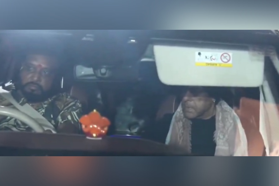 Salman Khan Scolds Driver After Fan’s Foot Allegedly Run Over