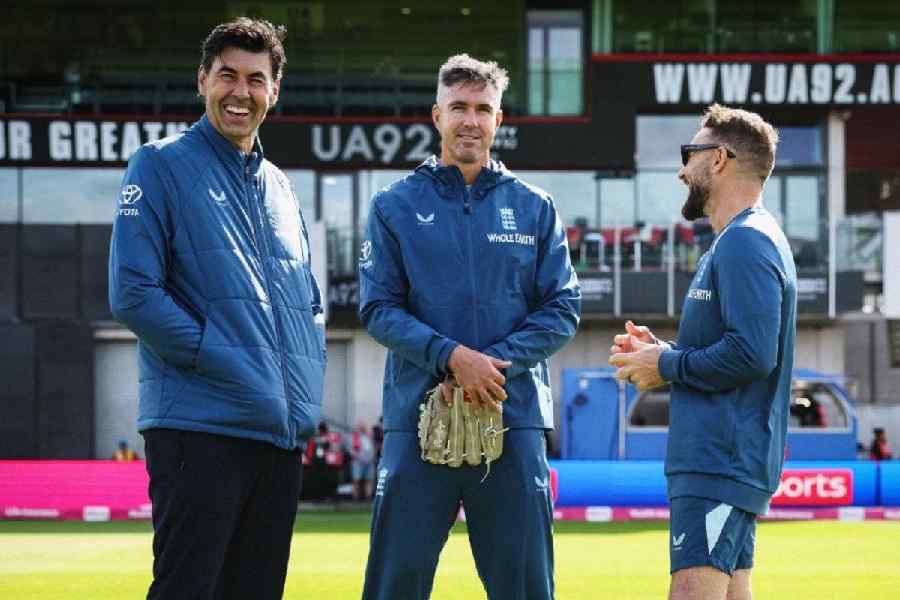 Stephen Fleming Sets England Test Goals Around Ashes, WTC