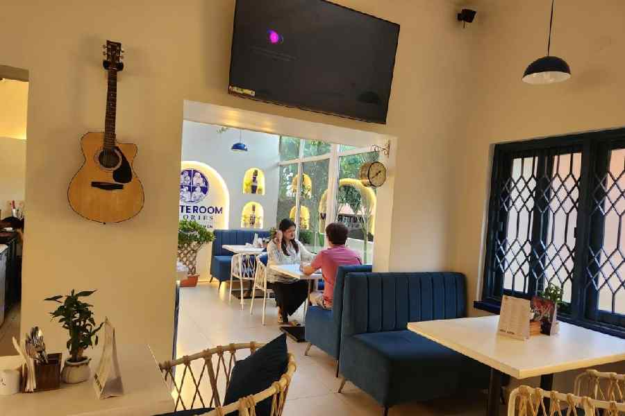 White Room Stories brings Santorini vibes and inventive dishes