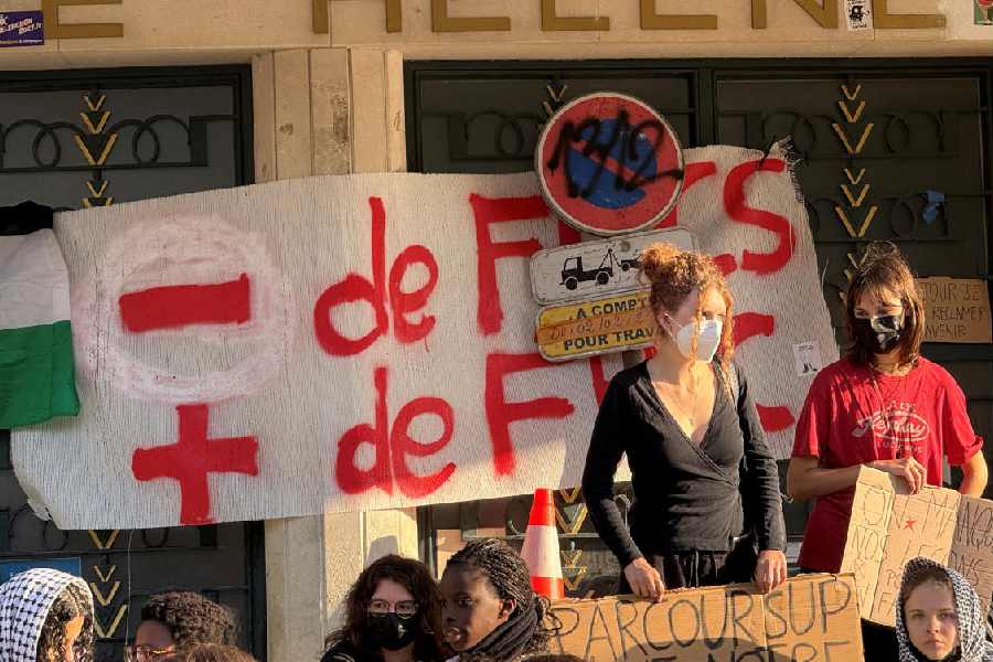 French Strikes and Student Protests Intensify Pressure on Macron