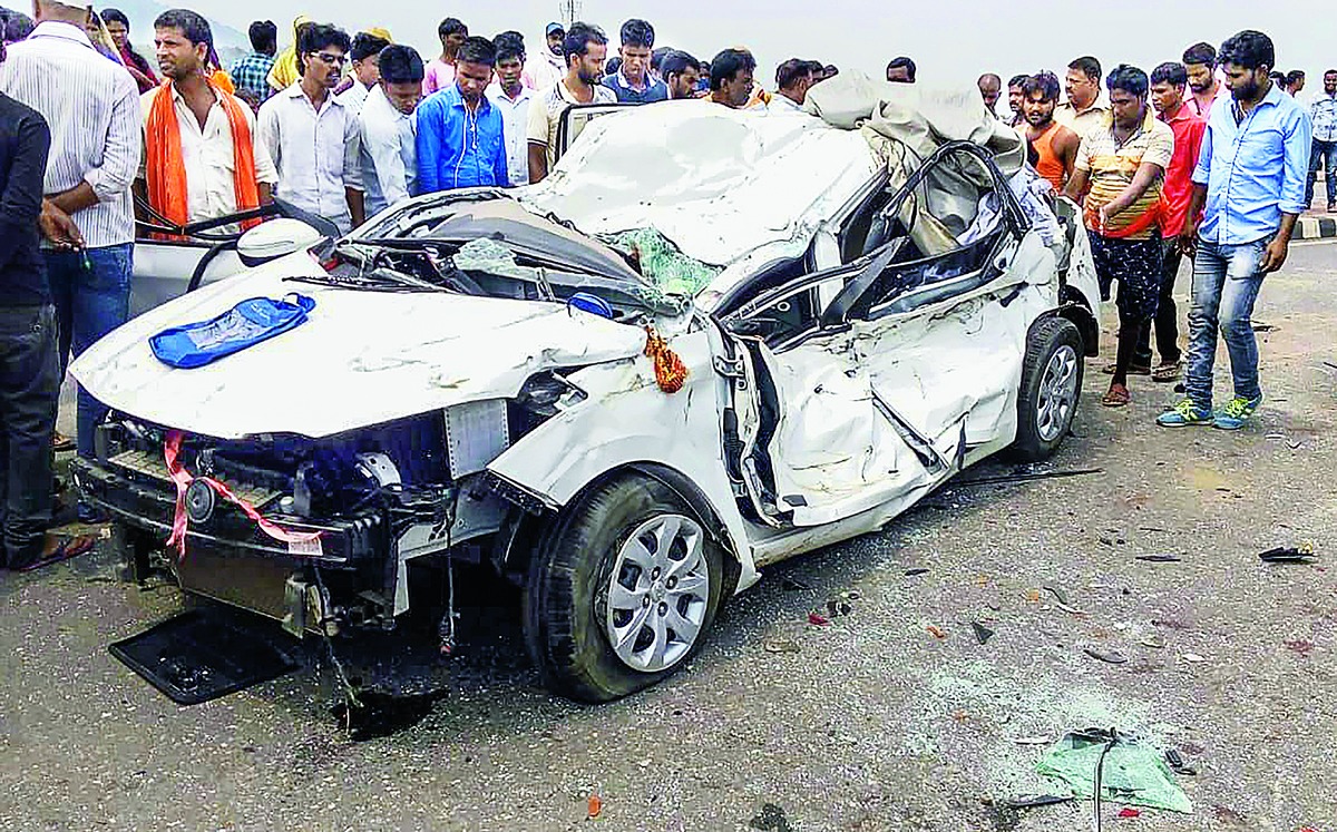 Students die in car crash - Telegraph India