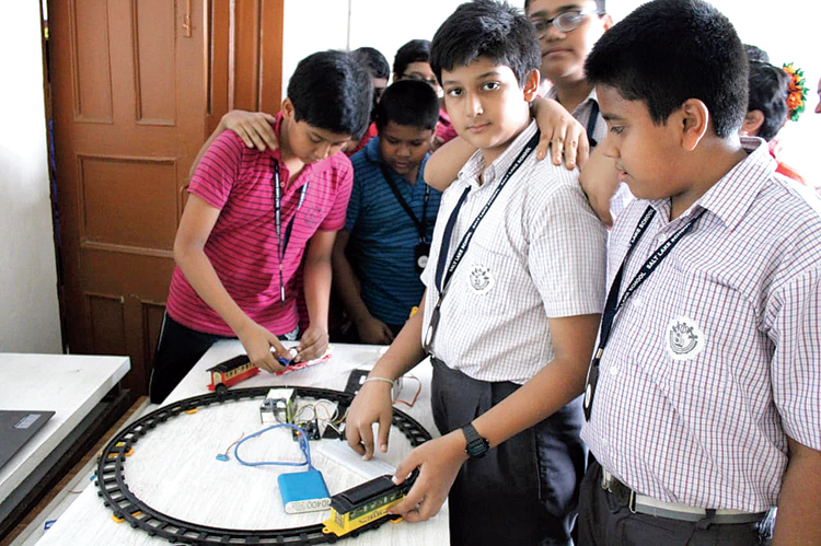 Students demonstrate an automatic railway gate at the ATL Tinkering Lab in Salt Lake  School