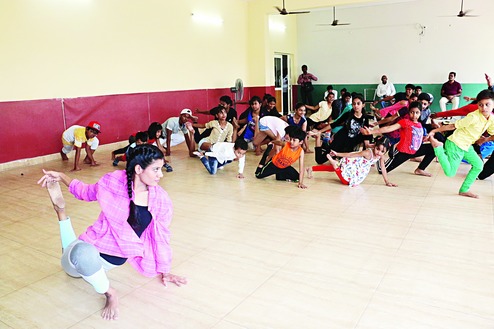 Dancer to start academy for kids - Telegraph India