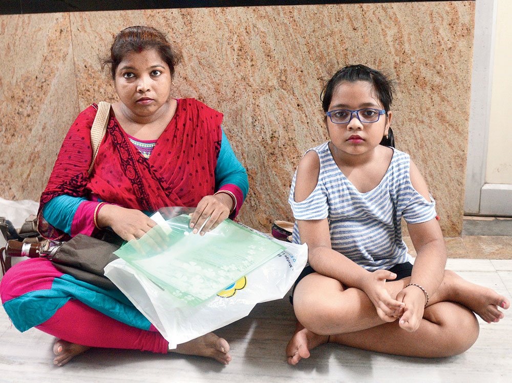 Rama Shaw, a Howrah homemaker, and her eight-year old daughter Srija sit on the floor of the outpatient department at SSKM Hospital as they wait for the doctor around 10am on Wednesday. “My daughter was scheduled to get an MRI scan done. I had to show the report to a doctor,” said Rama. She could do neither. She did not know the name of the doctor and described him as a “surgeon”. She said the doctor was not there. The two left after waiting for over an hour.