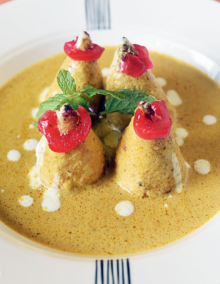 Lajjatder Malai Kofta: This deliciously rich and creamy kofta, stuffed with a mixture of nuts, ginger, green chillies and cheese, is perfect for those who aren’t fond of spicy food. The koftas melt in your mouth while the gravy, made with curd, cashew paste and onions, is lip-smacking. Best had with Zafrani Shahi Naan. Rs 850