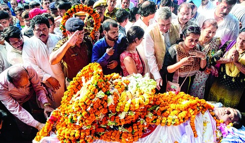 Teary farewell to Phukan - Telegraph India