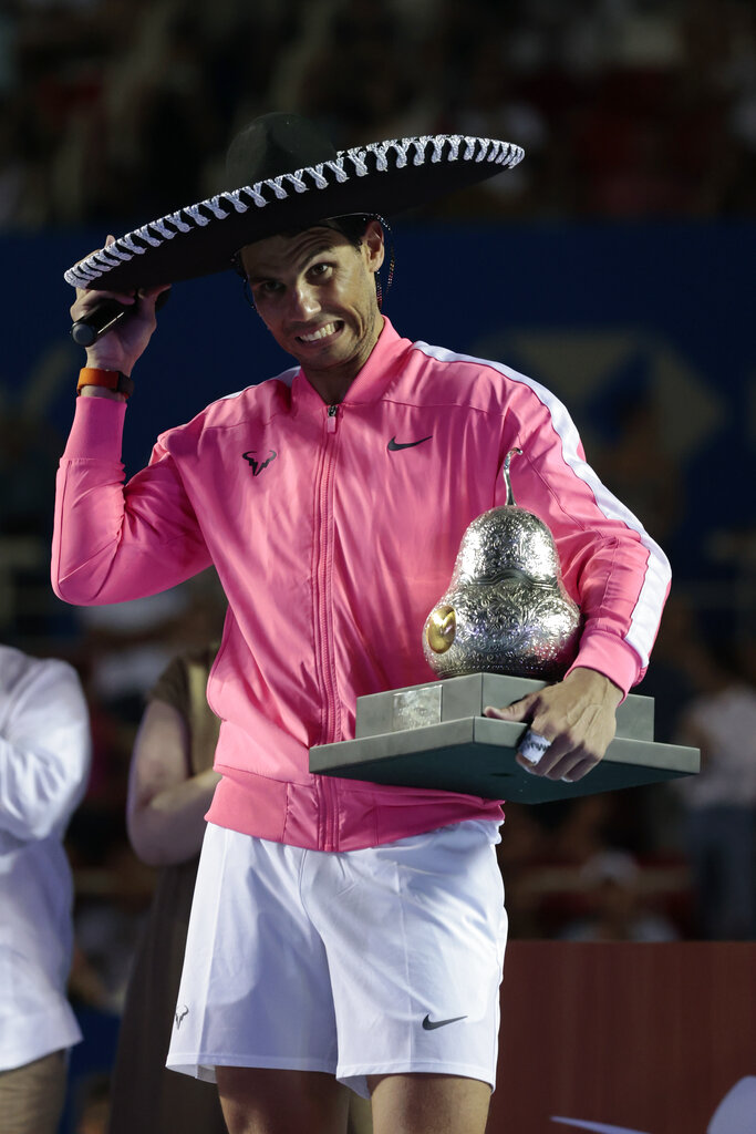 Rafael Nadal adjusts his sombrero as he receives his trophy after defeating Taylor Fritz in Acapulco