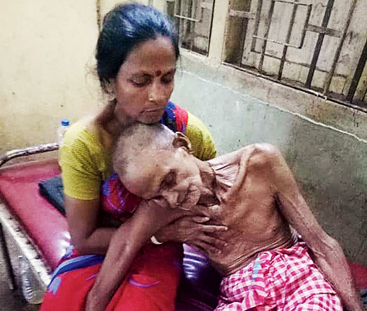 102-year-old Chandradhar Das with his daughter, Niyati