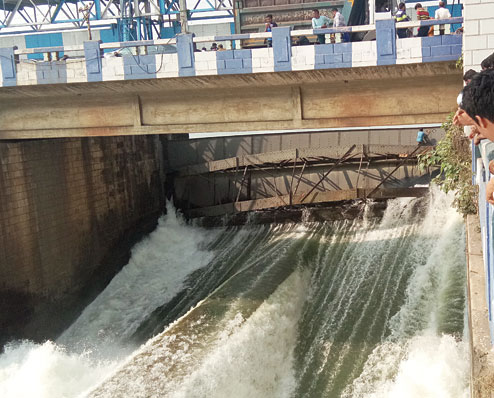 Dam water discharge - Telegraph India