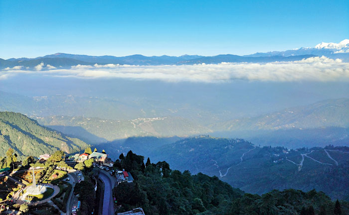 The suite offers a 180-degree view of the valley, with Kanchenjunga on the right and Batasia Loop on the left