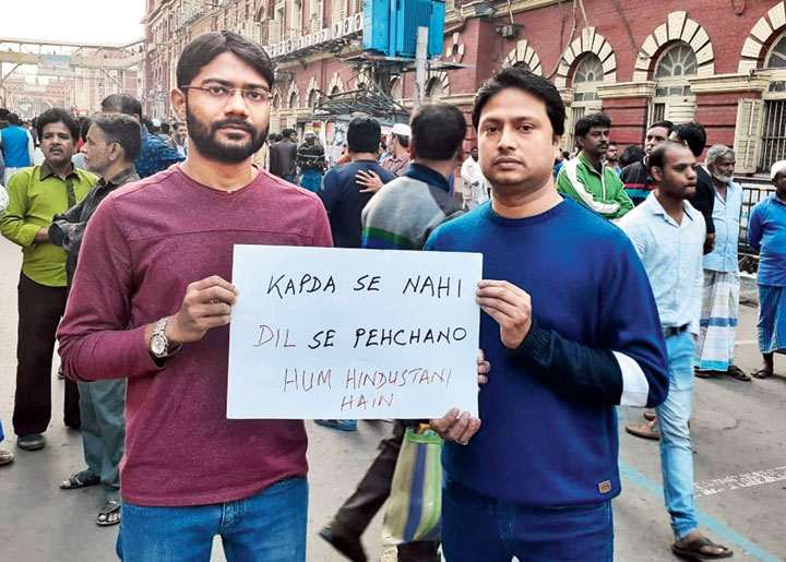 Shariq Jilani (left), an IT professional, had come with friend Asgar Ali. Jilani reminded how Modi spoke of “changing the lives of Muslim sisters”. “Lakhs of his sisters are now on the streets. If he has courage, he should listen to them,” said Jilani.