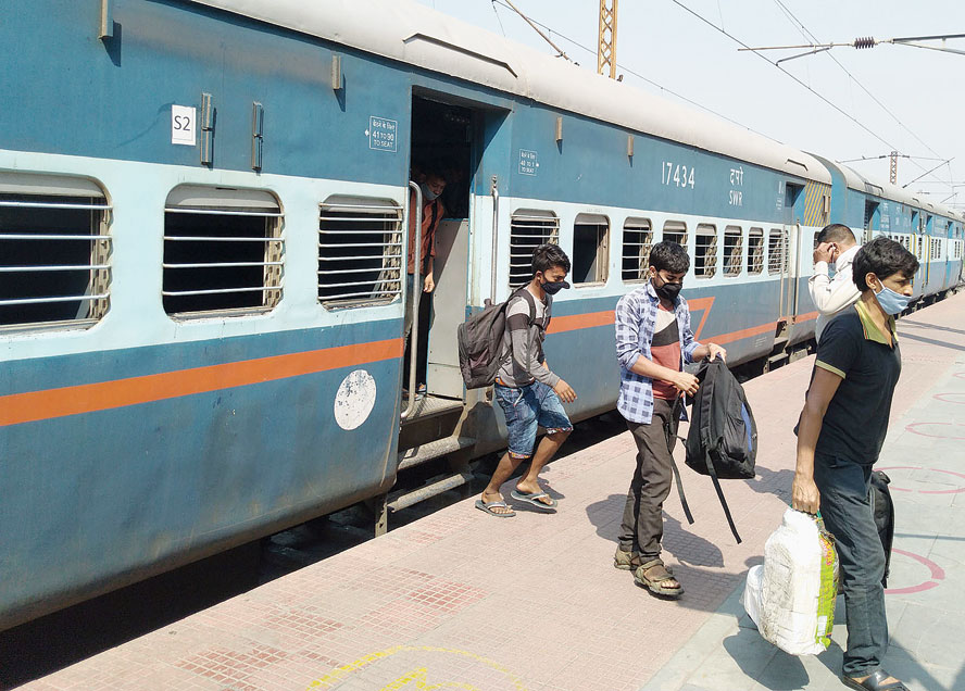 Migrant workers, who were stuck in Karnataka and Andhra Pradesh because of the lockdown, arrive at Dhanbad station on Monday. As many as 1,303 migrants arrived on a special train from Bangalore at 6am while another train from Namburu in Guntur district of Andhra Pradesh brought 1,496 others around 8 in the morning. Senior district administrative officials, police and Railway Protection Force personnel welcomed the passengers with roses, food packets and packaged drinking water before sending them home in buses and vans.