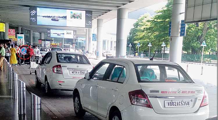 Government vehicles were parked in front of the terminal for more than 10 minutes, the free-parking duration, on Friday