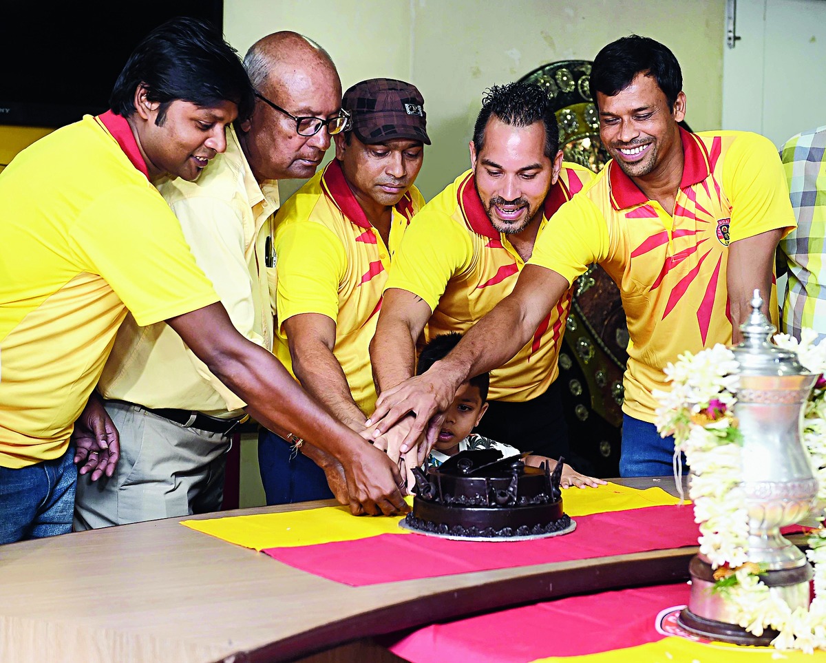 East Bengal Football theme cake semi... - Cake Time Kolkata | Facebook