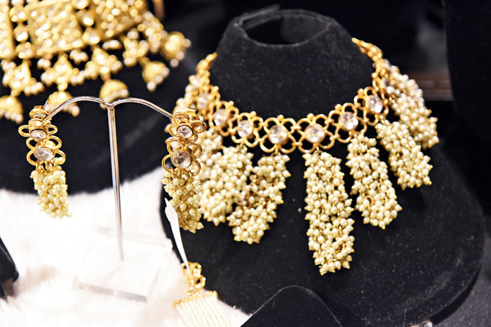 Accessorise your traditional sari for the Diwali evening with this statement reversible neckpiece and earrings set made of pearls and polkis. We love the cascading pattern. Rs 9,000 @Paraa(find them on Instagram @paraa_jewel_art)