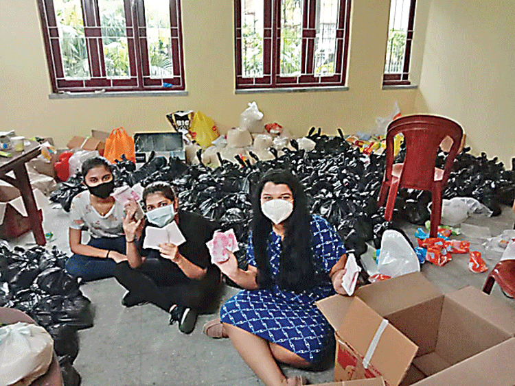 Student initiative: Volunteers put together essential items