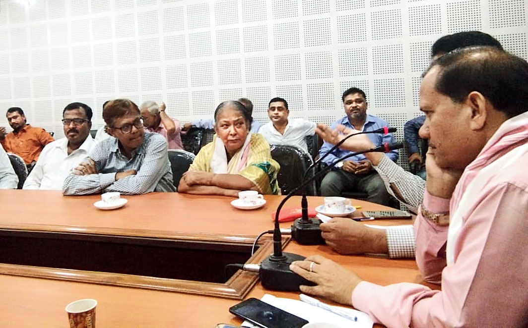 A section of the participants at Thursday’s meeting between Asam Sahitya Sabha and the Bengali organisations in Guwahati