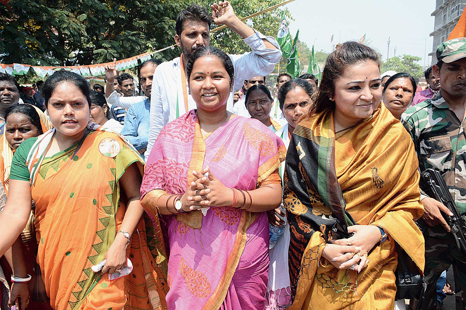 Congress candidate Geeta Koda (centre) campaigns in Adityapur under Singhbhum constituency. 
