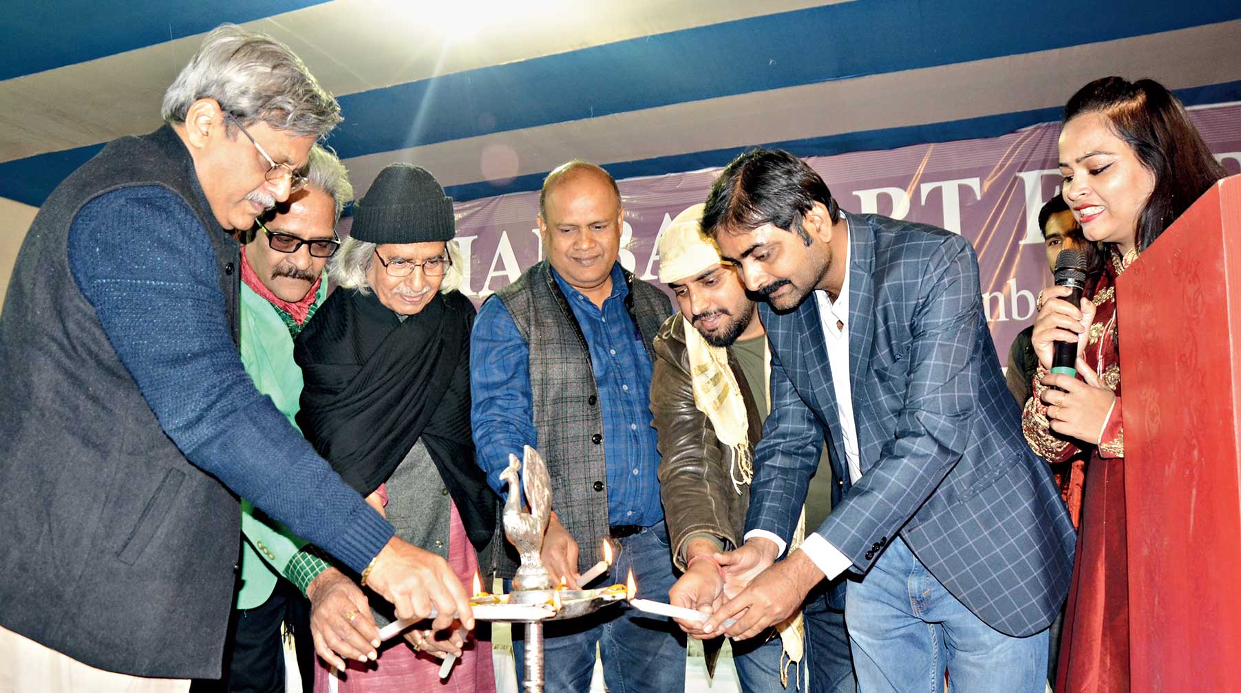 Padma Shree Jogen Chowdhury (third from left) at the inauguration of Dhanbad Art Fair on zilla parishad grounds on Monday. 
