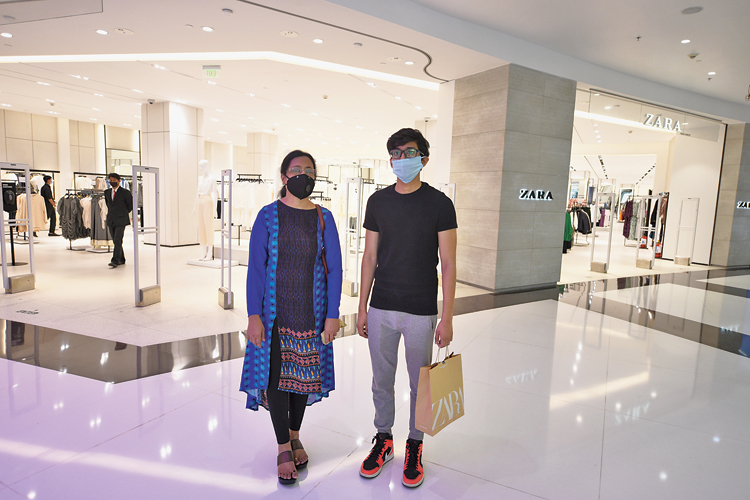 Home kit: College student Arghadeep Ghosh said he had always been an outdoors person. But the lockdown turned his routine upside down like everyone else’s. Over the past two months, he realised he did not have enough clothes for home. On Monday, Arghadeep  was at South City for a pair of joggers. 
“I desperately needed them,” Arghadeep  said, with a Zara bag in his hands. The student of Heritage College had come with his mother.