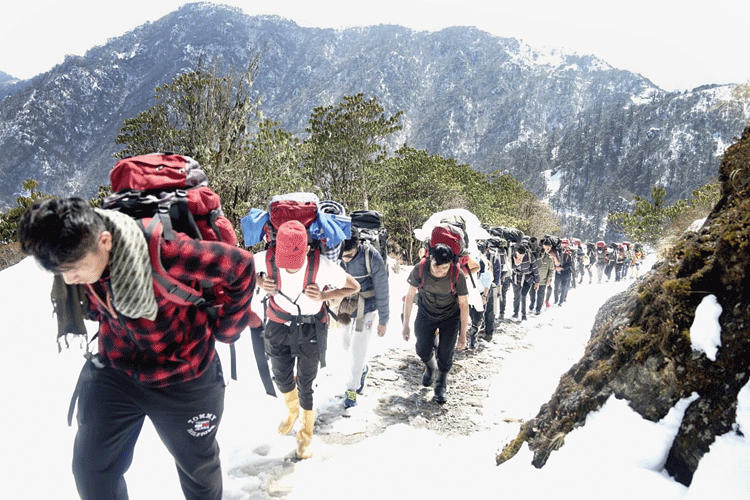 Sandakphu Trek Or By Car : Know From Team That Goes Each Year