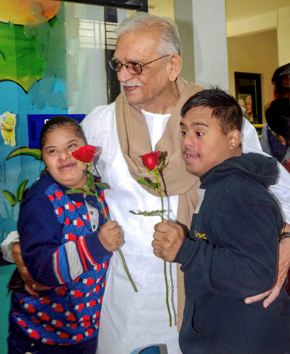 Lyricist Gulzar with specially abled children during his visit to Aarushi, a centre for caring, in Bhopal on December 21