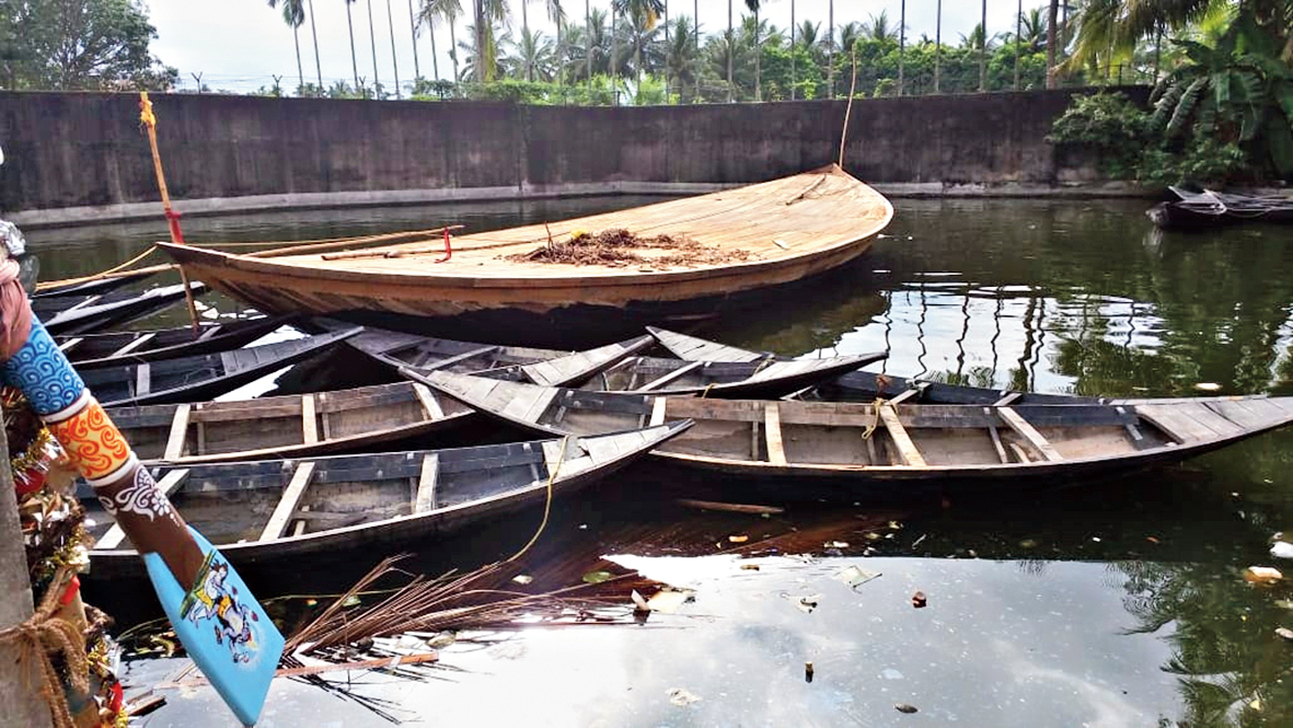 Boats are being built for Chand Saudagar’s fleet at Swami Vivekananda Sporting Club
