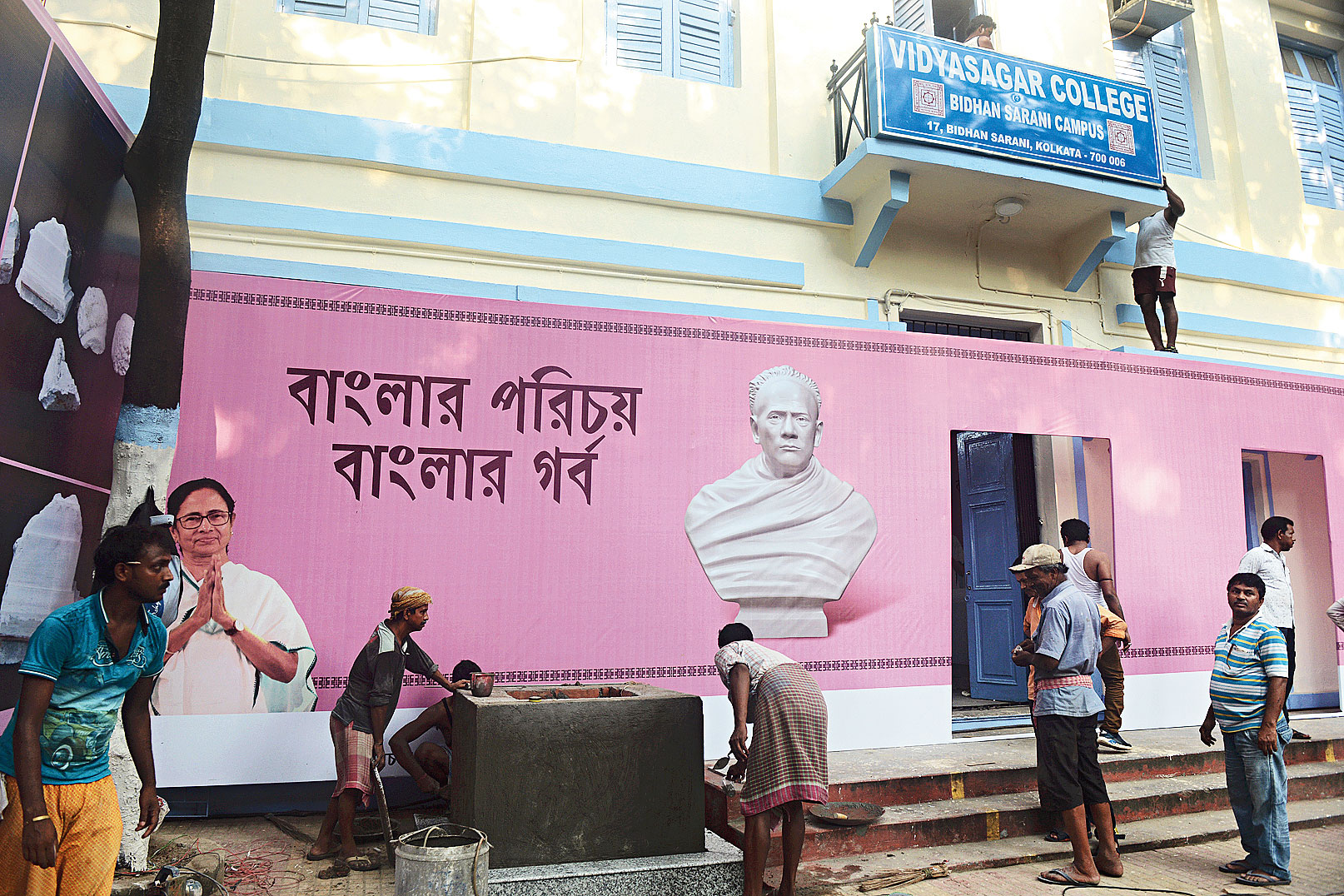 Workers set up a cement-and-brick pedestal on which Vidyasagar’s statue was installed in the evening
