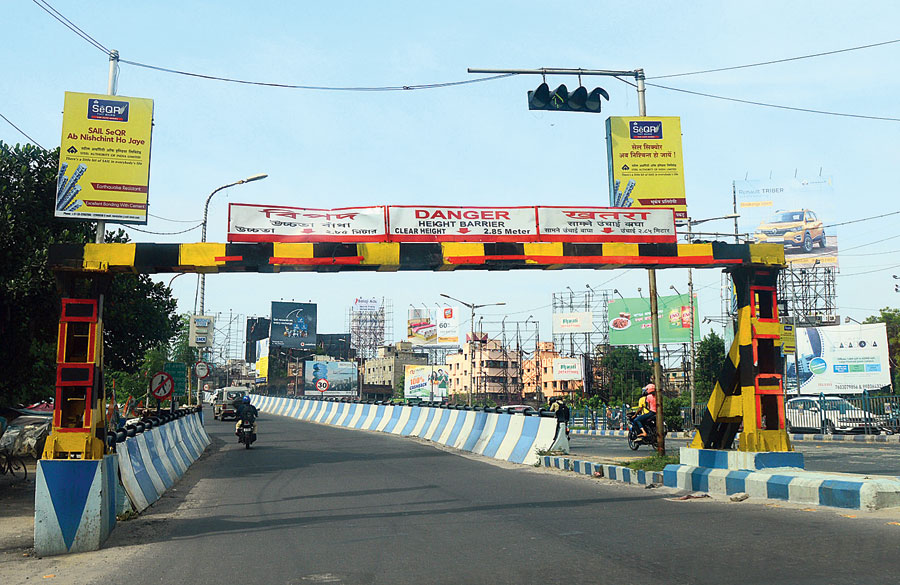 The Chingrighata flyover, seen from EM Bypass.