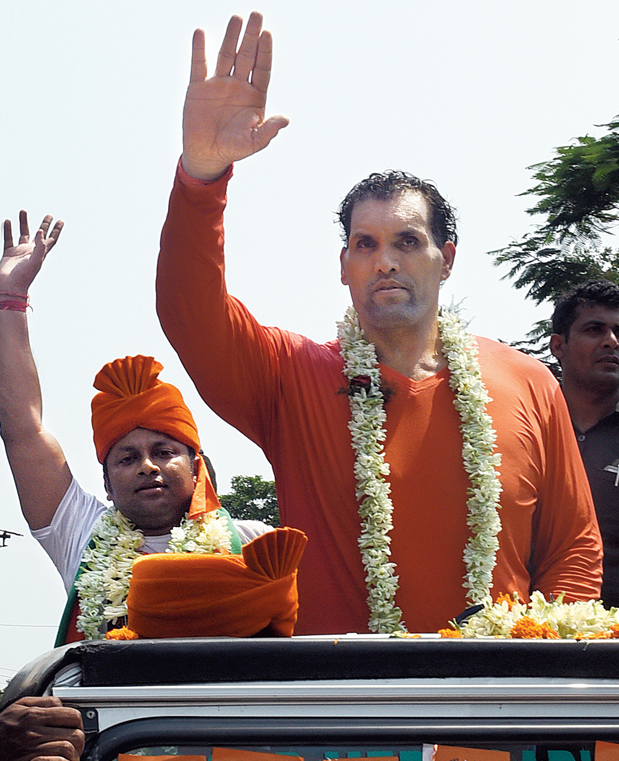 Khali campaigns with Jadavpur BJP candidate Anupam Hazra at the road show in Calcutta on Friday. 
