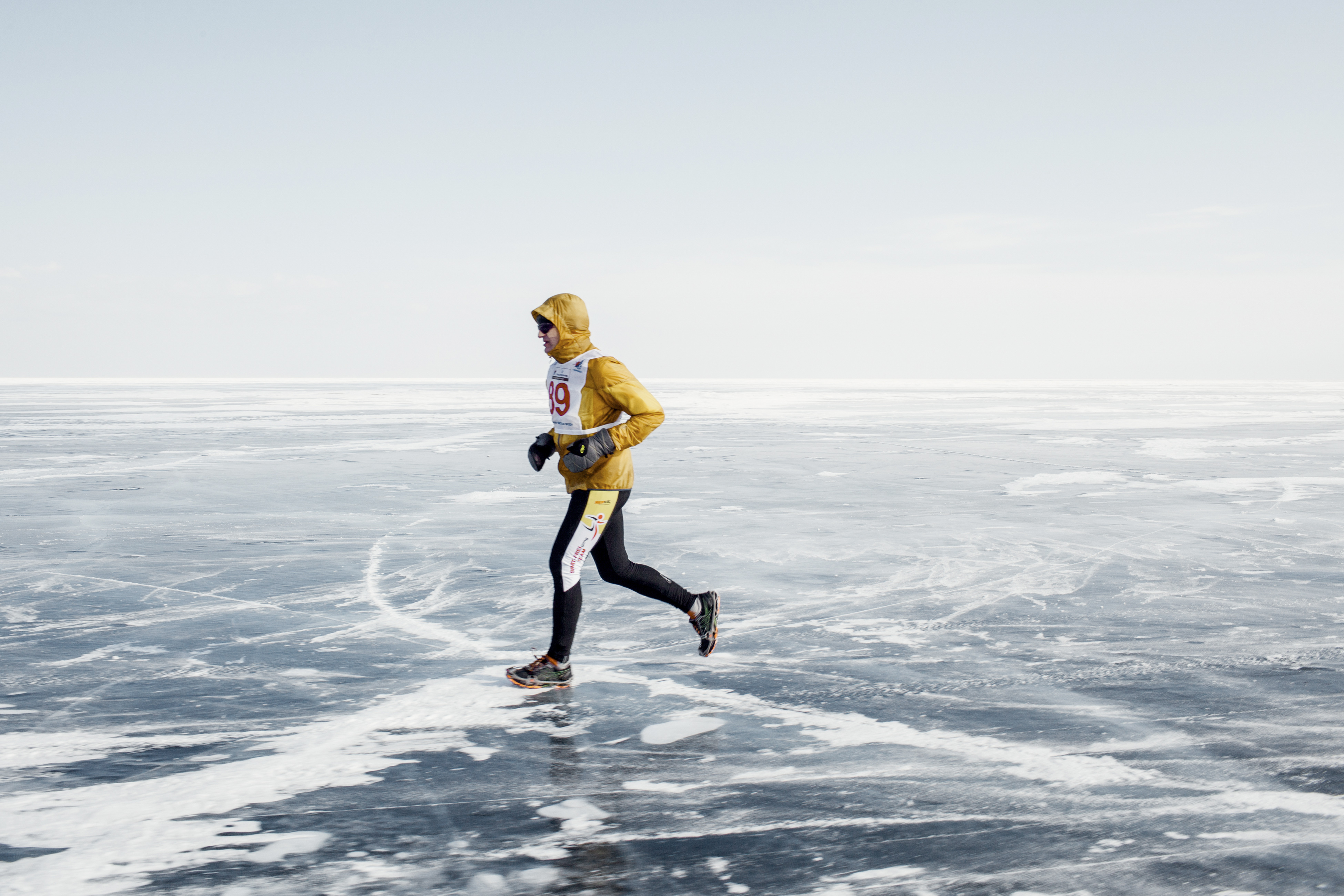 The recommended wardrobe for the runners included a balaclava; face tape; goggles or glasses; a light, windproof jacket and pants; two layers of thin thermal underwear and heavy gloves.