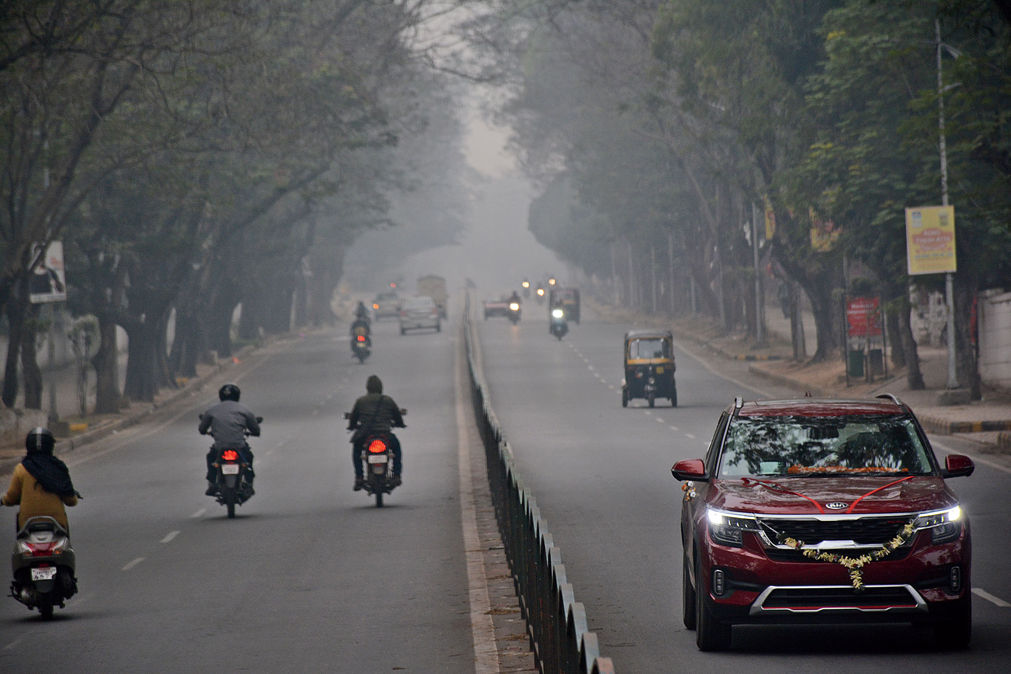 Vehicles negotiate a foggy Staight Mile Road in Bistupur, Jamshedpur, on Monday. 