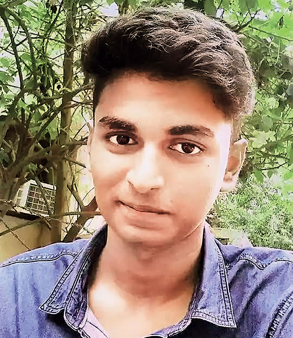 Condom twist in Jamshedpur teen's 'selfie' death - Telegraph India
