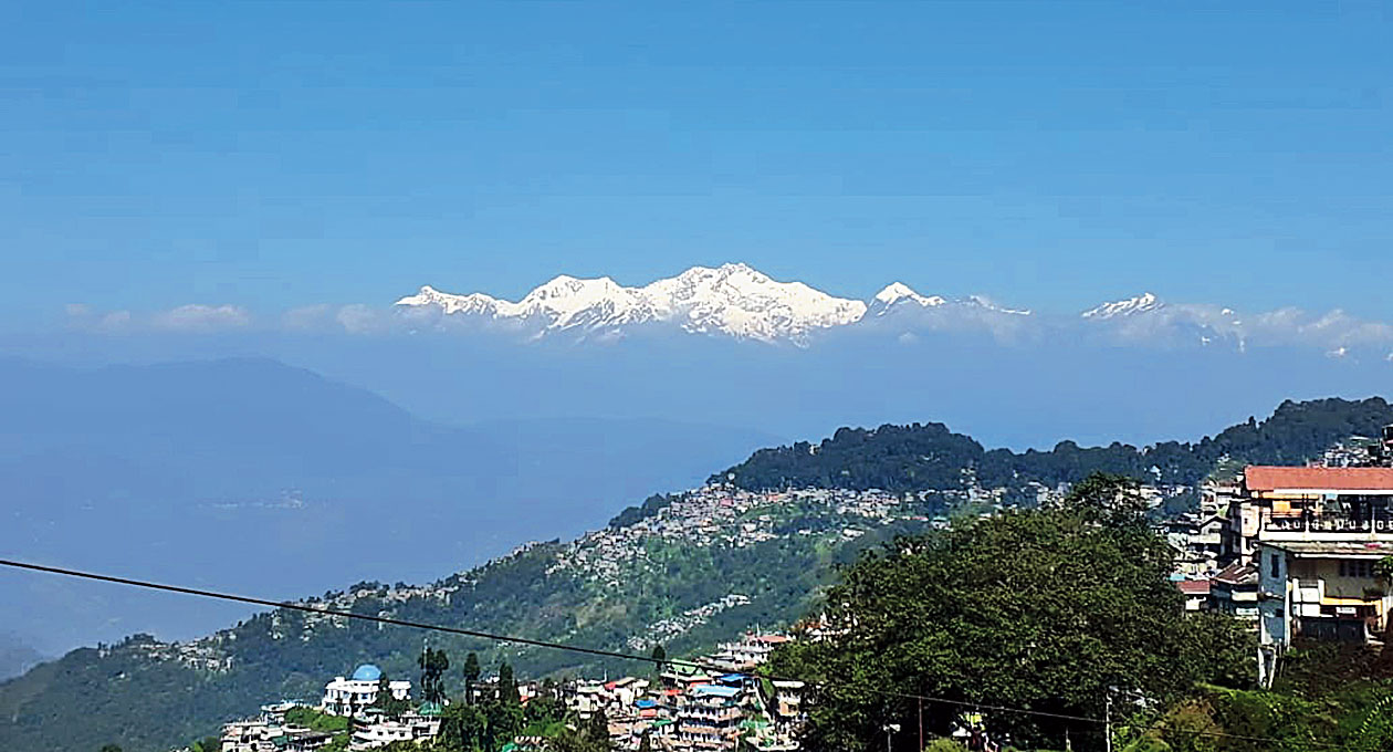 Mount Kanchenjungha as seen from Darjeeling 
