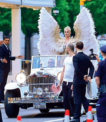 Katy Perry: The story goes that the singer took her over-the-top life-size wings and her Versace ensemble for a spin in an open-top car around Manhattan before hitting the Met Gala, thereby making herself the talk of the town in advance. But irrespective of the advanced outing, her 2018 ensemble became healthy fodder for memes and fashion magazines alike.