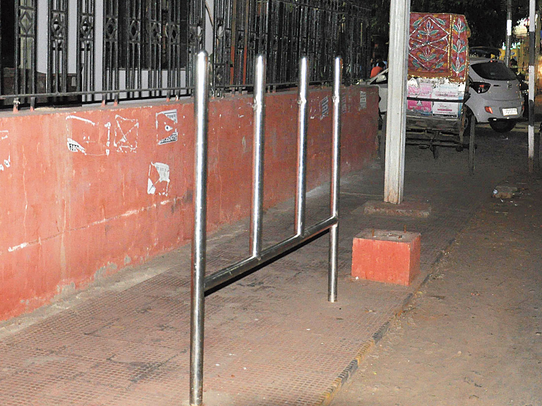 Missing dustbins outside Gandhi Maidan near JP Golambar.