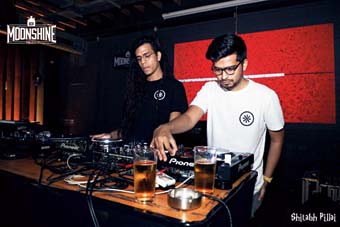 Zokuma (left) b2b with Oceantied involved artistes for a beat challenge