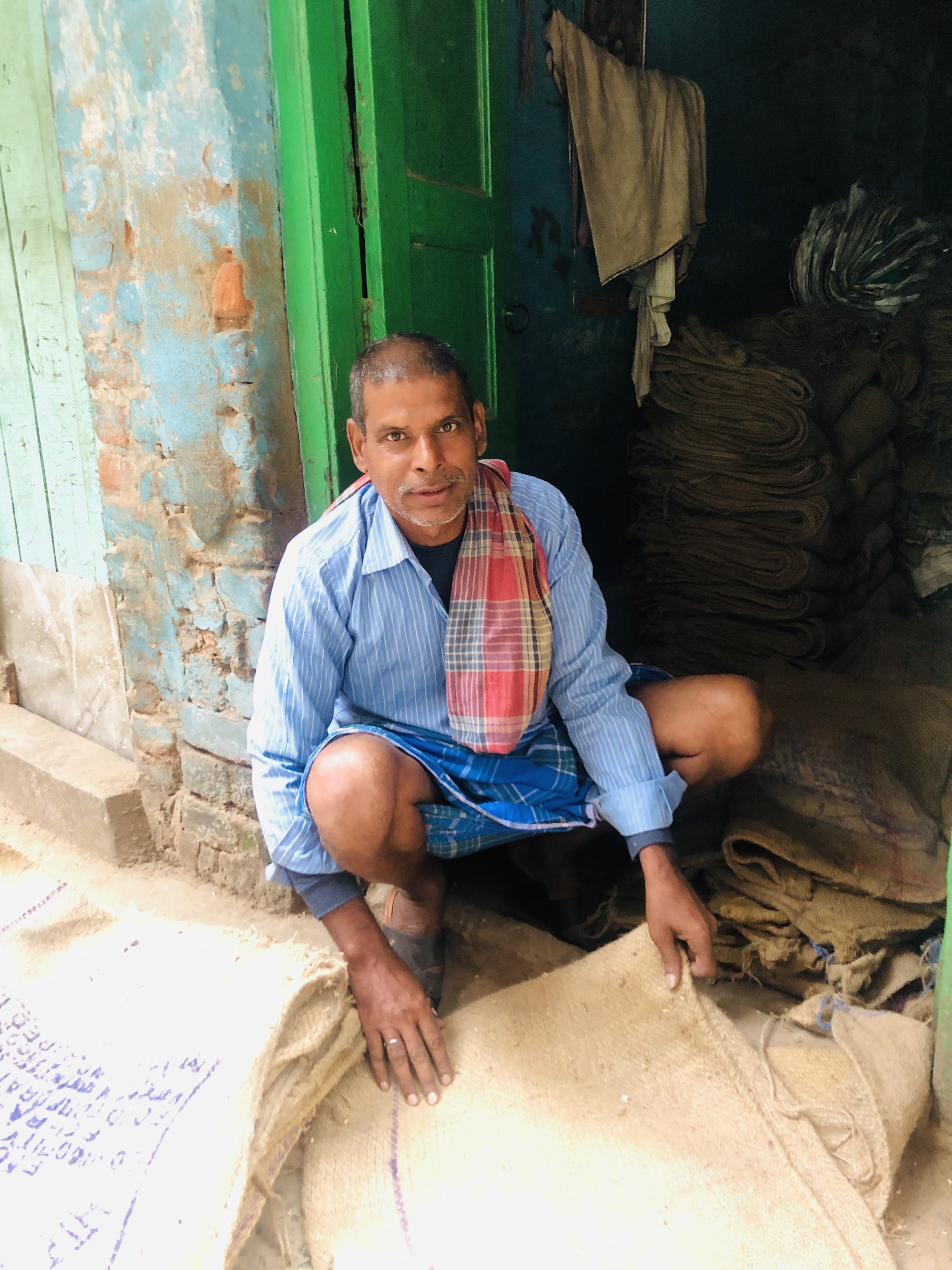 Hakim Shaw, 46 (Makes gunny bags, Howrah): For me, the word desh signifies Bihar. I have not been home for a while now. There is no guarantee when I shall get to go again. If there is some message from home, then I can ask for leave to go. My opinion about the country does not matter. Nobody has ever asked us this either. And I do not think it even matters to anybody what we think. You people will have a say about the country… we are way beneath everybody to have an opinion about the country.