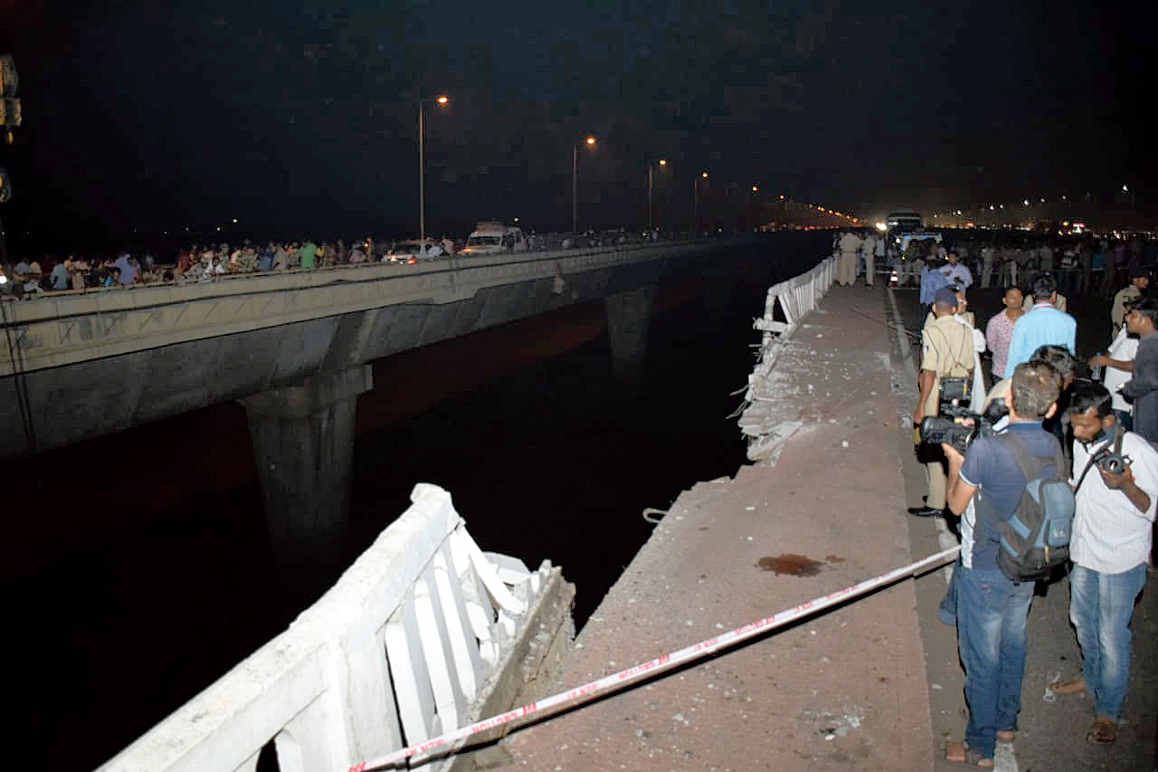 10 killed as speeding Odisha bus falls off bridge