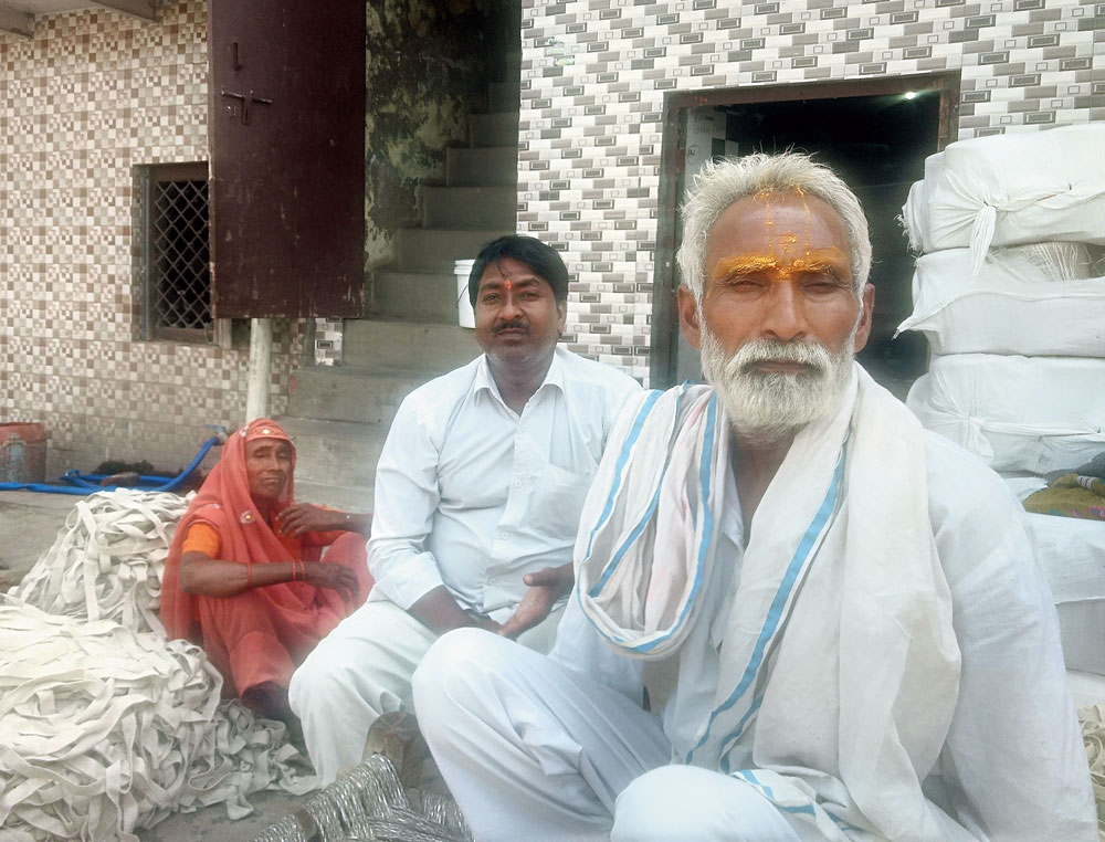 Rambabu Nishad (left) with uncle Girdhari Nishad